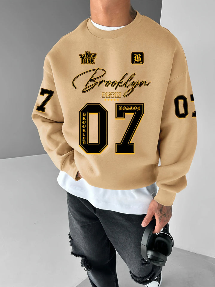 The new men's round-neck hoodie for Spring and Autumn